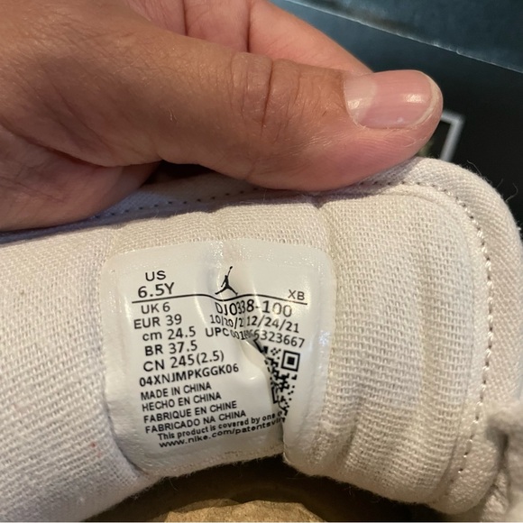 Jordan 1 Mid Vivid Green - Picture 7 of 11